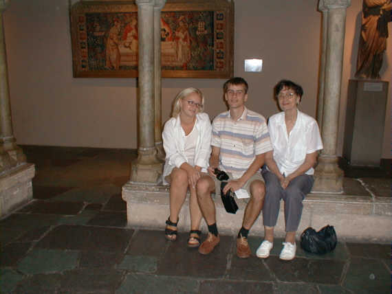 Leszek, Kasia and ciocia Rzia visiting
 muzeum in Toledo - "click" to get full size picture